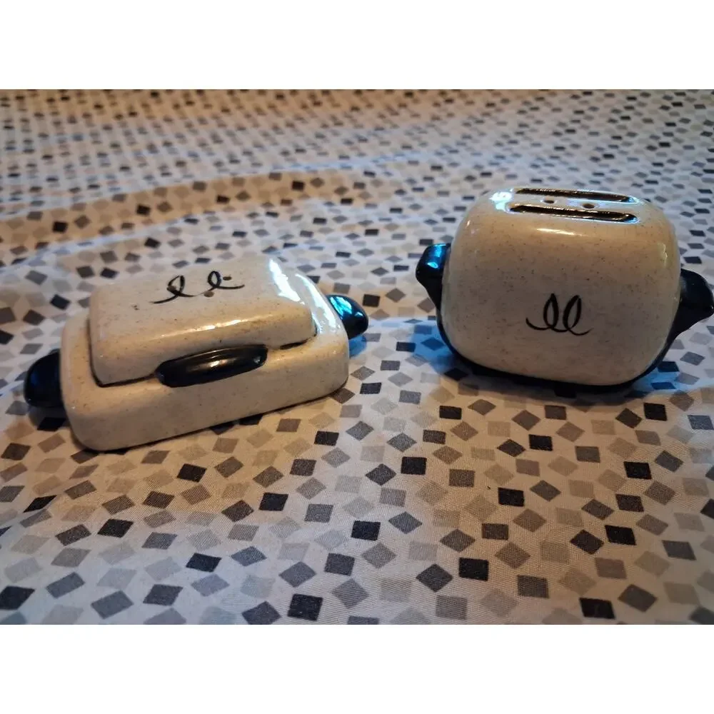 Vintage Kitchen Appliances Salt and Pepper Shakers